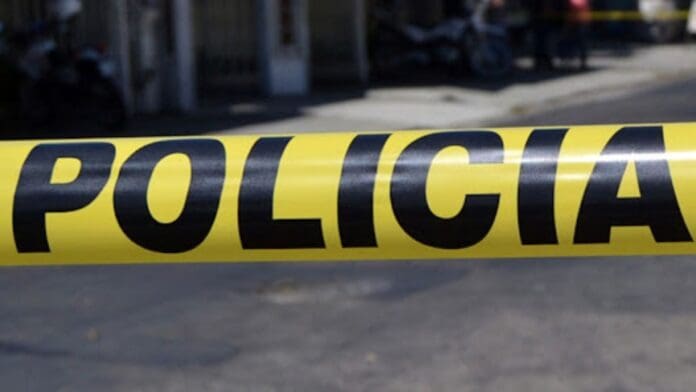 Adulto mayor muere atragantado mientras comía tacos en un puesto callejero en Nuevo León