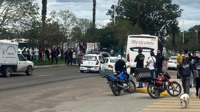 Video: Patrulla atropella a motociclista en Durango