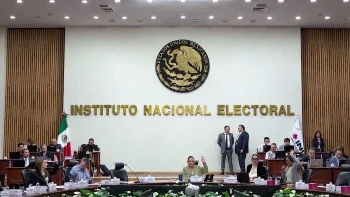 INE multa a partidos políticos por irregularidades en el pago de impuestos; SAT interviene y se benefician Morena y aliados