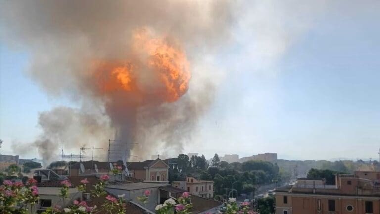 Video: Explosión en una gasolinera deja al menos 40 personas heridas en Roma