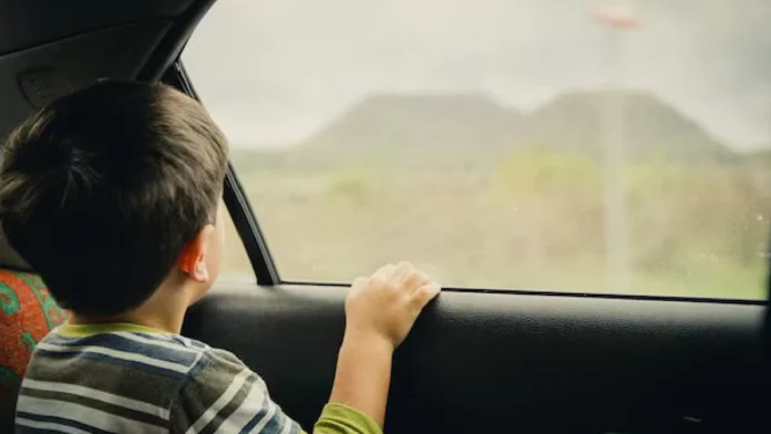 Engañan a menor por teléfono y lo hacen viajar solo de Edomex a Cdmx