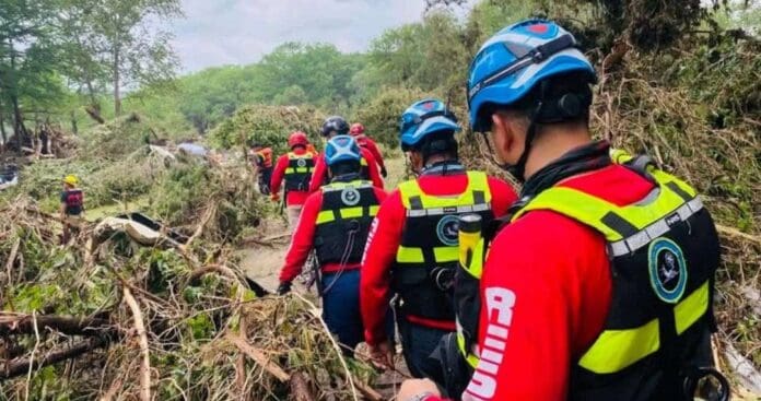 Viajan a Texas 13 rescatistas de Coahuila para ayudar con las labores de búsqueda