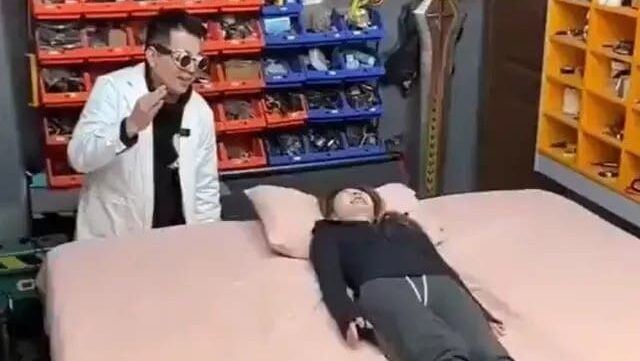 Video: Inventan una cama de seguridad "anti-terremotos" en China