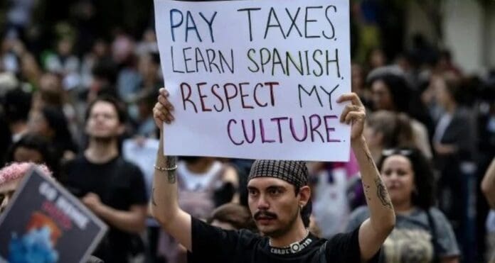 Estados Unidos pide a los migrantes que se autodeporten tras la protesta contra la gentrificación en la Cdmx.