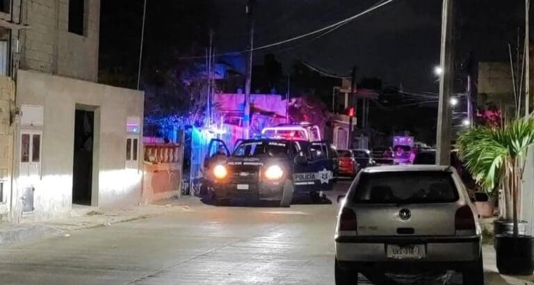 Encuentran sin vida a una mujer en la Región 94 de Cancún; las autoridades investigan un posible feminicidio.