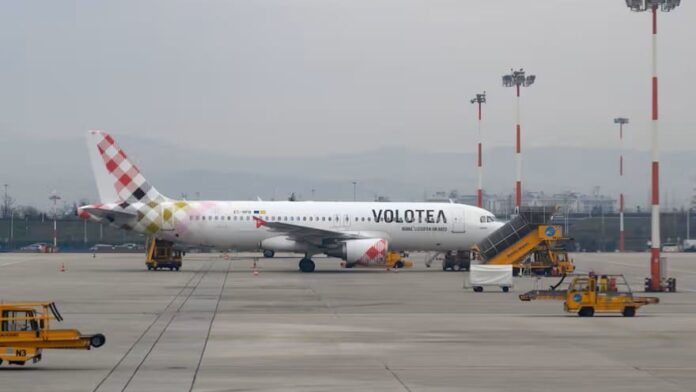 Muere un hombre succionado por la turbina del motor de un avión en aeropuerto de Italia