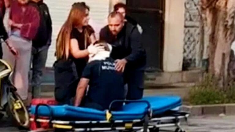 Atacan a machetazos a policía que defendía a una mujer en Guanajuato