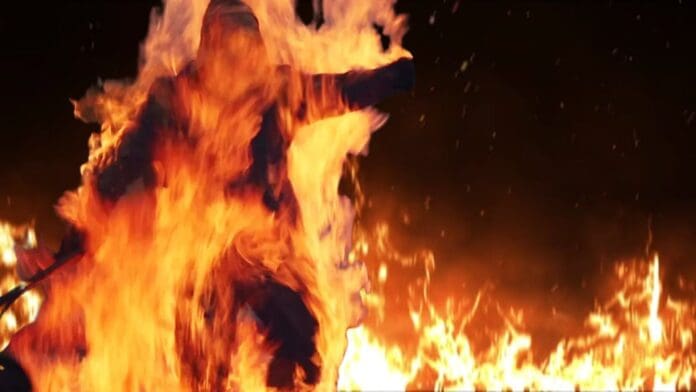 Video: Mujer se prende fuego tras romper con su pareja en Brasil