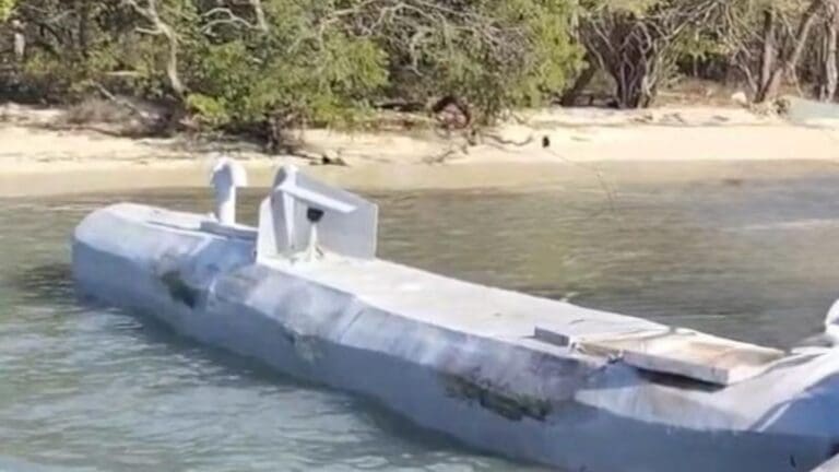 Mafia de Colombia utiliza tecnología de Elon Musk para traficar droga; descubren narcosubmarino no tripulado