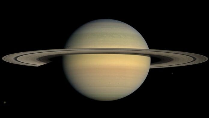 NASA reporta un impacto contra Saturno; astrónomos aún no saben qué fue