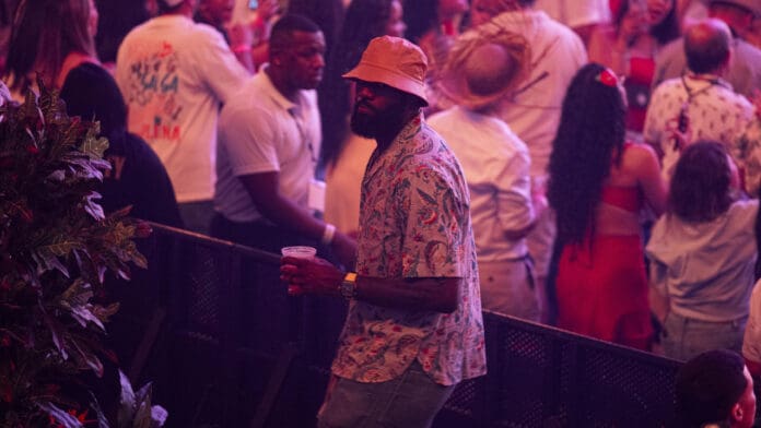 Video: LeBron James es visto bailando en un concierto de Bad Bunny