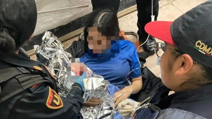 Joven de 17 años da a luz en la estación San Cosme del Metro CDMX