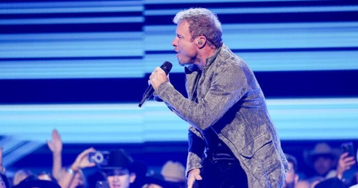 Demanda vocalista de Backstreet Boys a policía de Florida por no bloquear el paso de gente a su playa privada