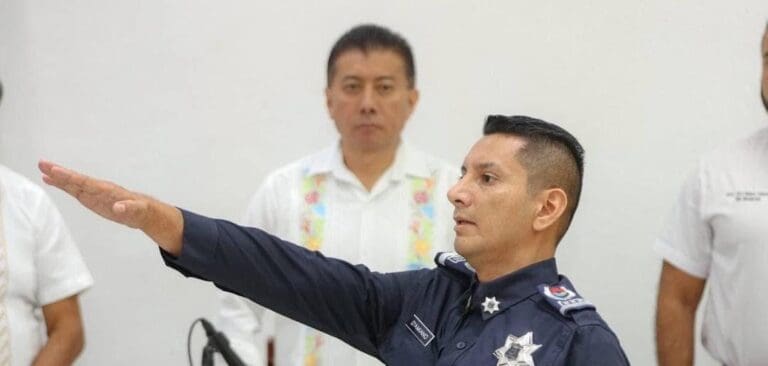 Renuncia director de la Policía de Cancún tras escándalos por corrupción de elementos y falta de resultados.