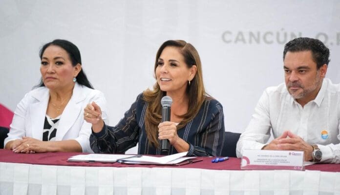 Mara Lezama firma convenio para habilitar 42 escuelas como refugios temporales y proteger a turistas y trabajadores.
