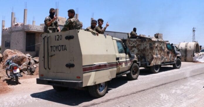 Siria retira tropas de zona drusa tras bombardeos israelíes en Damasco; mueren tres personas