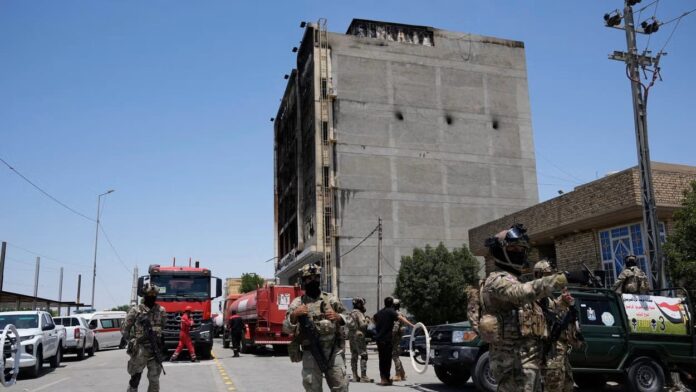 Video: Mueren al menos 70 personas tras un incendio en un centro comercial en Irak