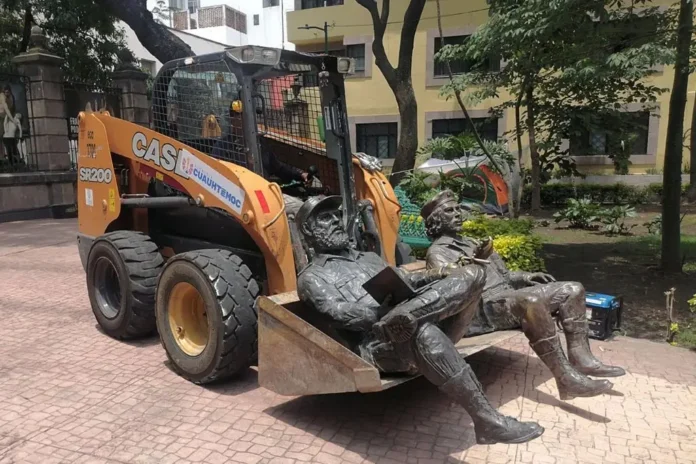 Retiran estatuas de Fidel Castro y el Che Guevara de la alcaldía Cuauhtémoc, en Cdmx
