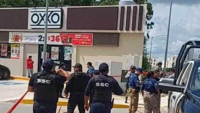 Más violencia; disparan contra un sujeto dentro de un Oxxo en Tulum. Nadie se siente seguro en el noveno municipio.