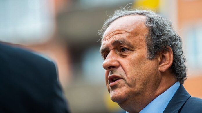 Roban más de 20 trofeos y medallas en la casa del exfutbolista Michel Platini en Francia
