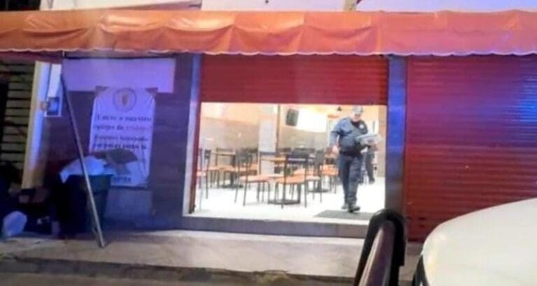 Empleada queda lesionada tras disparos contrra una sucursal de taquería "Los Tarascos" en Cancún. Sigue la inseguridad.
