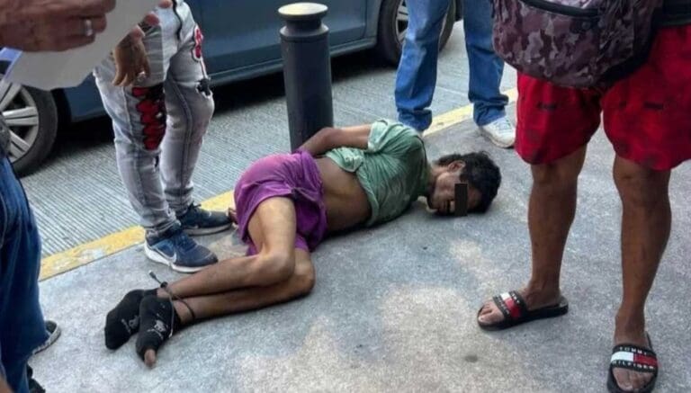 Golpean a indigente señalado de intentar abusar de una niña en Colima