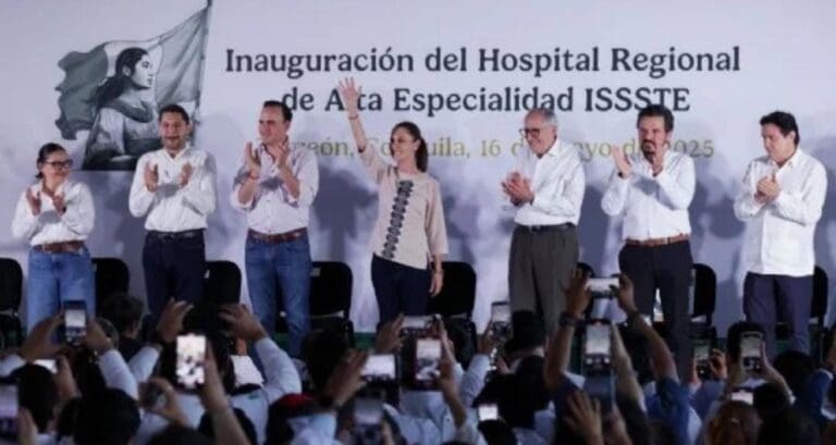 Regidor de Morena exhibe desabasto de medicinas en hospital que inauguró Claudia Sheinbaum Pardo en Coahuila.