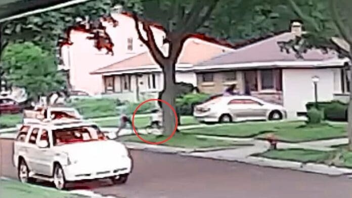 Video: Padre huye de hombres armados mientras secuestran a su hijo de siete años en Estados Unidos