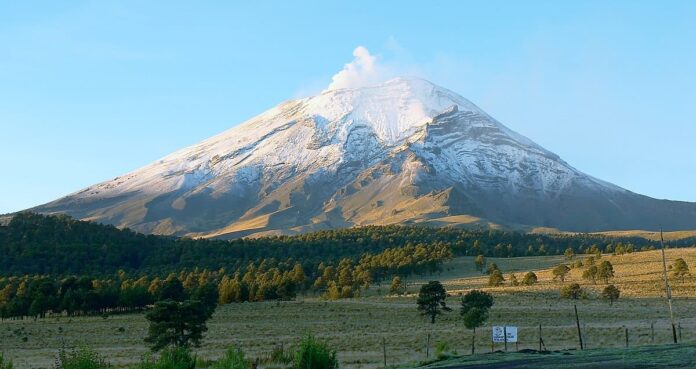 Muere menor al intentar subir al volcán Iztaccíhuatl, en Edomex