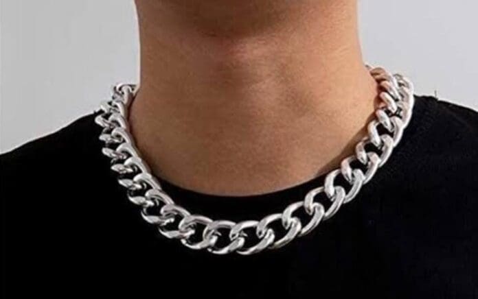 Sujeto murió tras ser succionado por máquina de resonancia magnética en Estados Unidos; tenía cadena en el cuello.