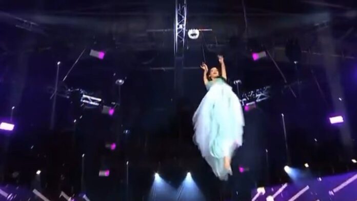 Video: Candidata de Cuba sufre aparatosa caída en vivo durante semifinal de 