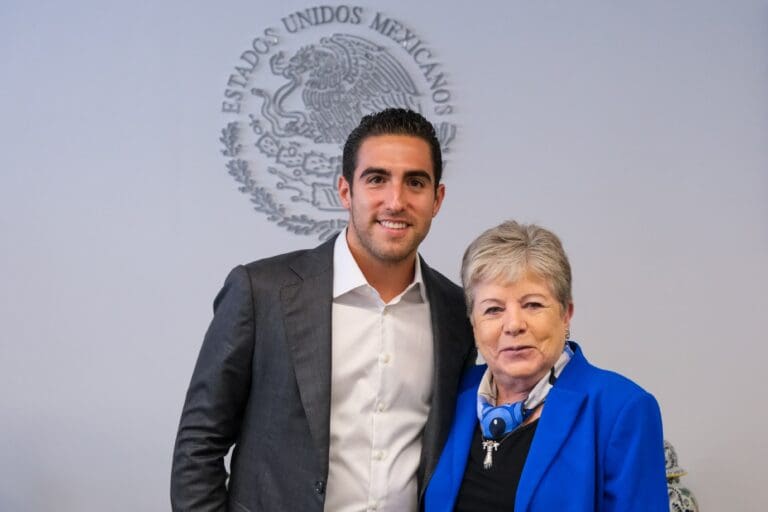 Gino Segura se reúne con Alicia Bárcena titular de SEMARNAT para analizar la situación actual sobre cuarto muelle de Cozumel