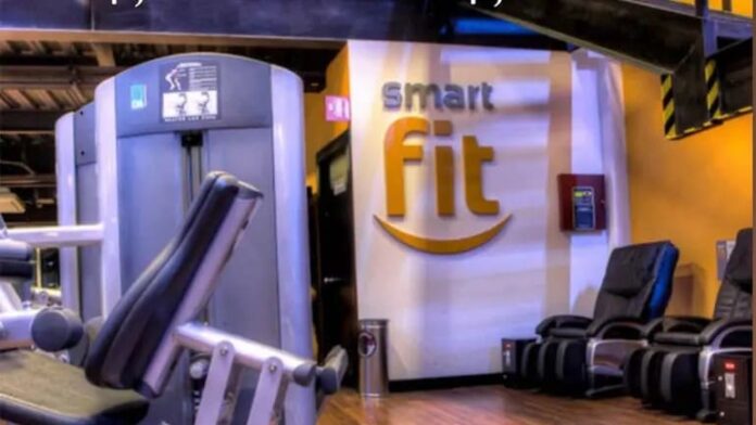 Muere sujeto mientras entrenada en un gimnasio SmartFit de CDMX