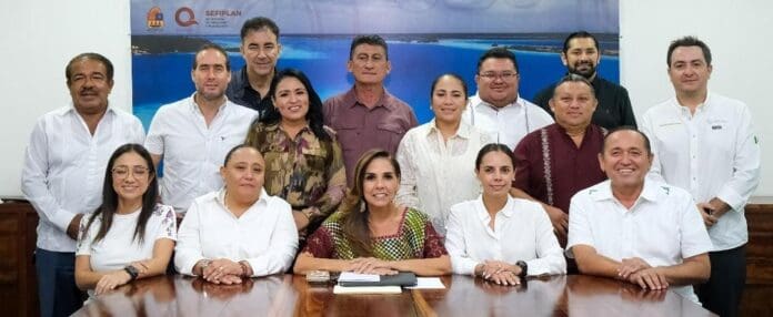 La gobernadora Mara Lezama encabeza reunión estratégica con presidentas y presidentes municipales de Quintana Roo.
