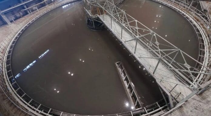 Mueren seis estudiantes al caer en un tanque con químicos en China