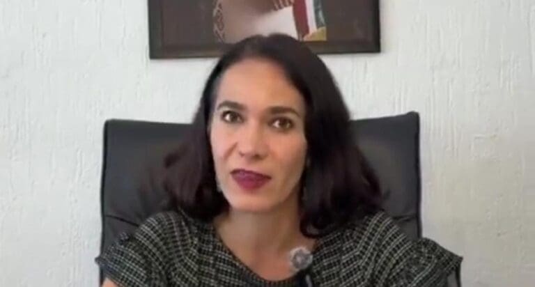 La directora de las Tiendas ISSSTE acusa a Unilever de no quererles vender productos. Sin embargo, ya hay un contacto entre ambas partes.