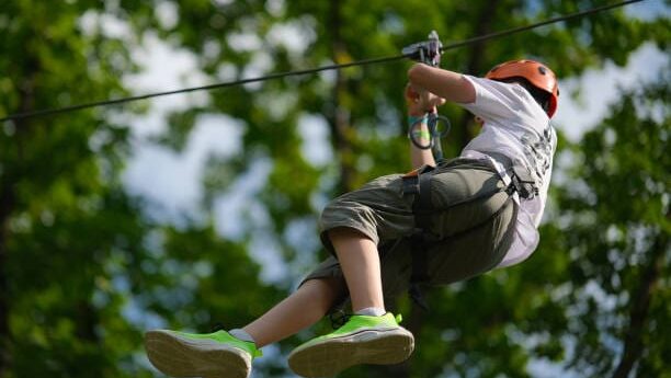 Deja dos niños en estado crítico colapso de tirolesa en parque de Zapopan, Jalisco