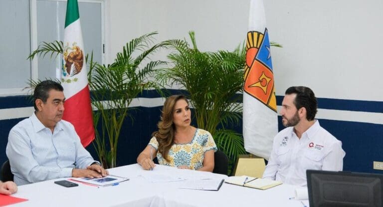 Supervisa la gobernadora Mara Lezama la atención que reciben los turistas que arriban al aeropuerto de Cancún.