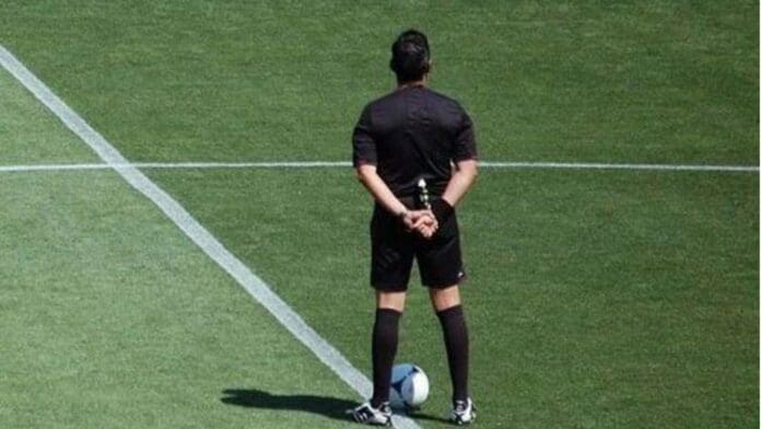 Árbitro sufre golpe de calor en pleno partido de futbol en Nuevo León