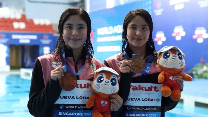 Mexicanas Mía y Lía Cueva hacen historia al ganar medalla de bronce con 14 años en el Mundial de Clavados en Singapur