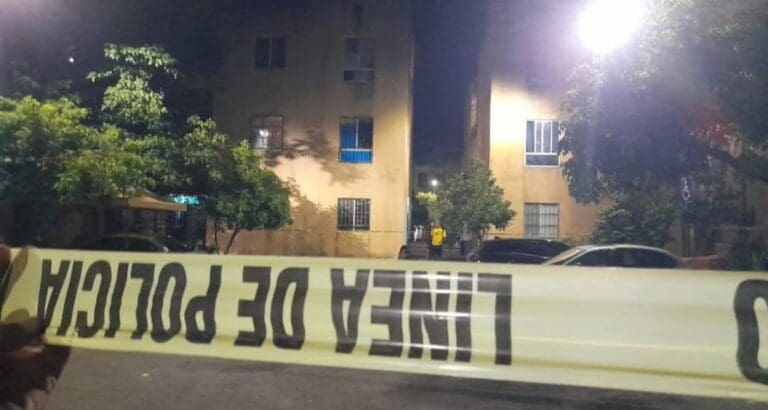 Sujeto se quita la vida de un disparo en la cabeza en fraccionamiento Paseos del Mar en Cancún. Terrible caso.