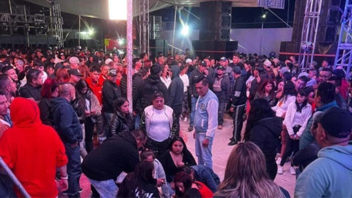 Mujer se convulsiona tras una riña en evento sonidero en Pachuca, Hidalgo