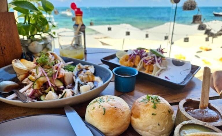 Muelle Once es el mejor restaurante de Puerto Morelos según la IA. Disfruta de esta gran experiencia con vista al mar.