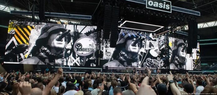 Muere hombre tras caer de una grada durante concierto de Oasis en Wembley