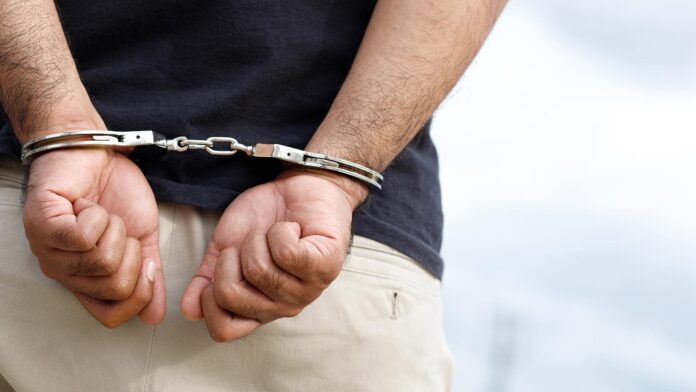 Cae agente del Ministerio Público tras pedir una “mordida” para liberar un vehículo en Puebla