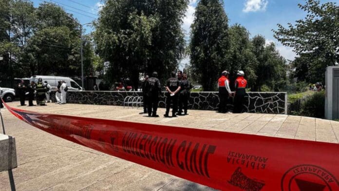 Hallan sin vida a una mujer dentro del Canal Nacional en CDMX