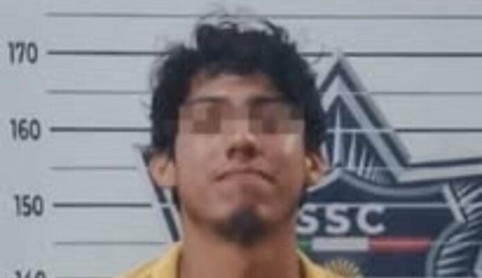 Sujeto en ropa interior ingresa a una casa en Chetumal y lo encuentran acostado en el sillón. Fue acusado de allanamiento de morada.