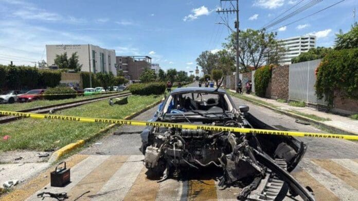 Video: Tren embiste a varios autos en Irapuato, Guanajuato; deja seis muertos y dos heridos