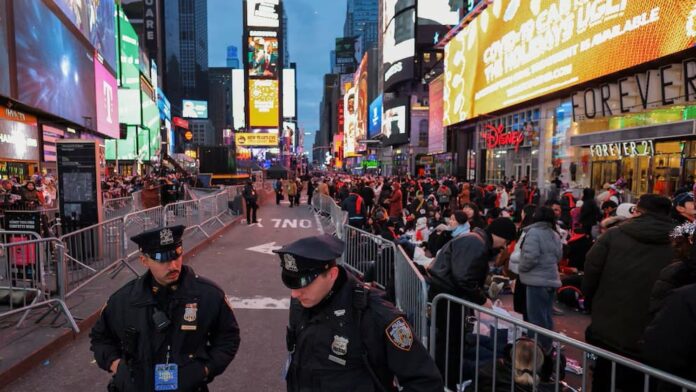 Video: Adolescente abre fuego y hiere a tres personas en Times Square, Nueva York