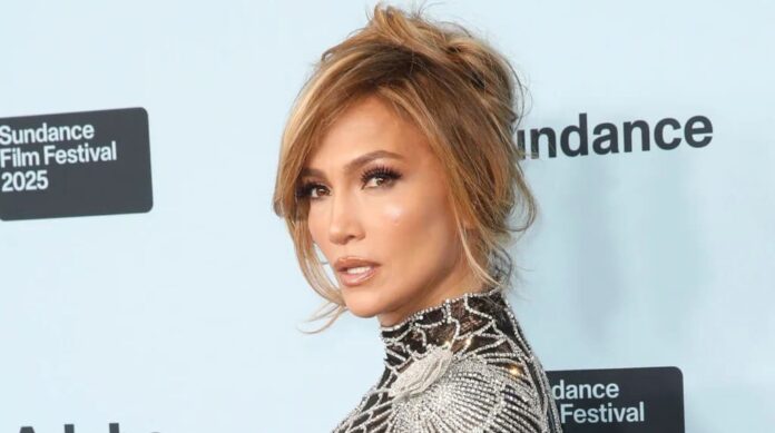 Video: Niegan entrada a Jennifer Lopez a tienda Chanel en Turquía